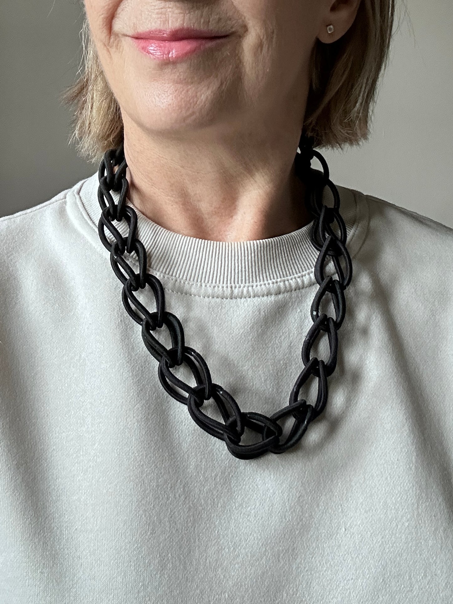 ELASTIC CHAIN short necklace